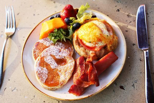 【海外ディズニー】ディズニーの仲間たちと朝食を！アウラニの1日はレストラン「マカヒキ」から