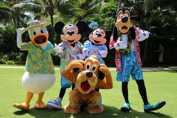 【海外ディズニー】アロハ姿のミッキーたちがキュート！グリーティングのポイントは？