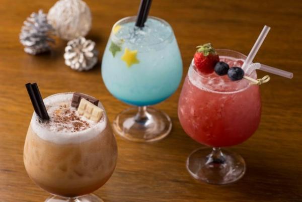 冬の夜を華やかに彩る、ホテルのバーで楽しむ冬季限定ウィンターカクテル！