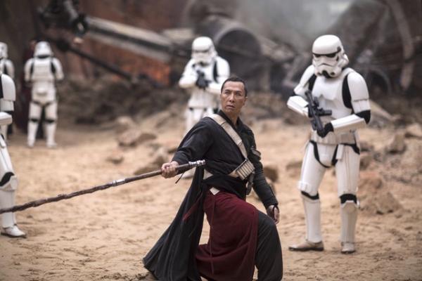 【特別映像】まるで座頭市!? フォースを信じる盲目の戦士をドニー・イェンが熱演『ローグ・ワン』