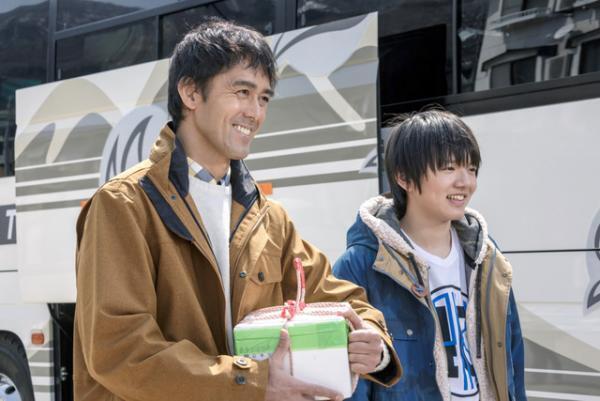 阿部寛＆濱田龍臣、ほっこり親子の姿入手！『疾風ロンド』