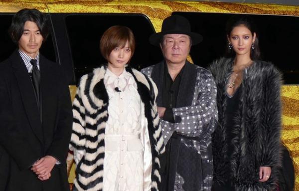 生田斗真、香港から来た女性ファンを熱烈ハグ！