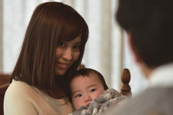 市川由衣、子どもを抱きかかえ不敵な笑み…『愚行録』場面写真が一挙解禁！