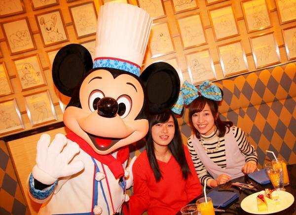 【ディズニー】キャラたちと一緒に食事！超大人気レストラン「シェフ・ミッキー」のクリスマス