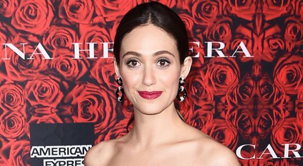 エミー・ロッサム、ウエディングドレスのデザイナーの名前を明かす