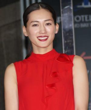 綾瀬はるか、主演作『本能寺ホテル』は「それなり」？ 珍アピールで共演者ズッコケ！