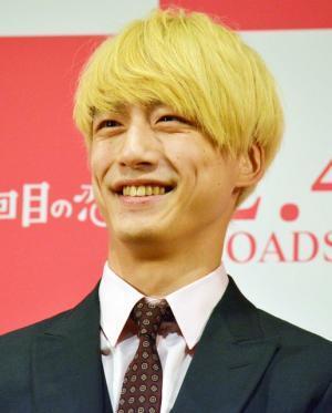 金髪姿の坂口健太郎、miwa呼び捨てにファン胸キュン？