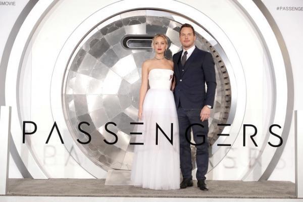 ジェニファー・ローレンス、純白ドレスで魅了！映画『パッセンジャー』に「きっとみんな驚くわ」