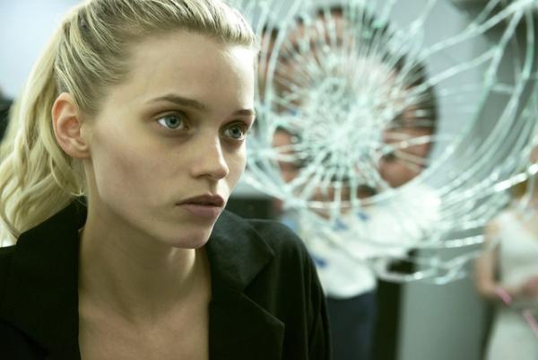 エル・ファニングだけじゃない！ “華麗で危険な”最注目の美女たち『ネオン・デーモン』