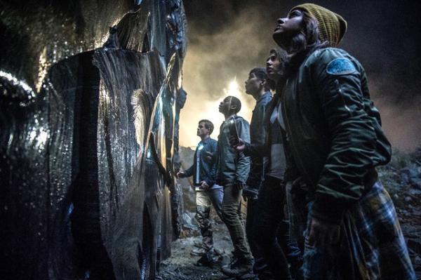 【特報映像】日米のハイブリッドヒーロー、迫力の映像で登場！『パワーレンジャー』