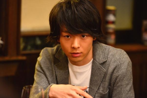 中村倫也、クリスマスイブに30歳に！『愚行録』から新場面写真解禁