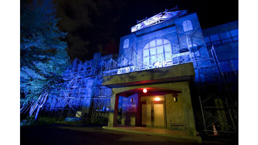 世界最大のお化け屋敷“戦慄迷宮”が、清水崇監督＆柳楽優弥主演で映画化