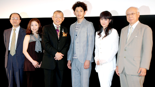 鶴瓶＆瑛太が深酒で倒れた？　余貴美子も病院送りの恐るべき『ディア・ドクター』