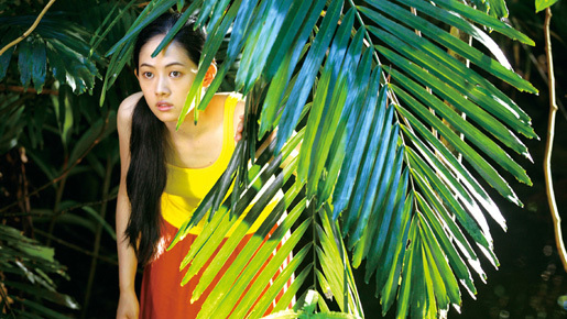 【どちらを観る？】夏、沖縄へ誘う――『群青　愛が沈んだ海の色』＆『真夏の夜の夢』