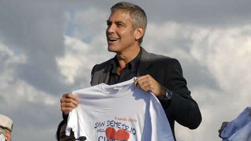 ジョージ・クルーニー、ラクイラを訪問。大地震の被災地復興に映画撮影で協力