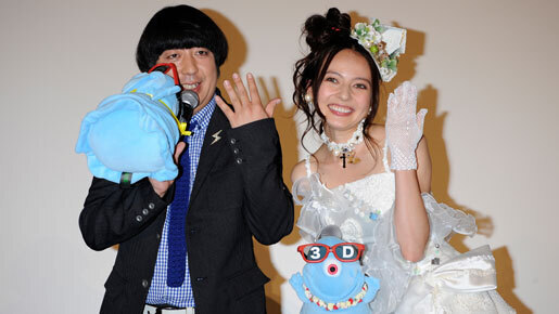 ベッキー＆日村がめでたくゴールイン？　ノリノリ結婚会見風ステージで息ぴったり