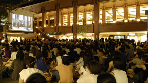 夏の映画デートにおススメ！　野外上映「スターライトシネマ2009」開催　