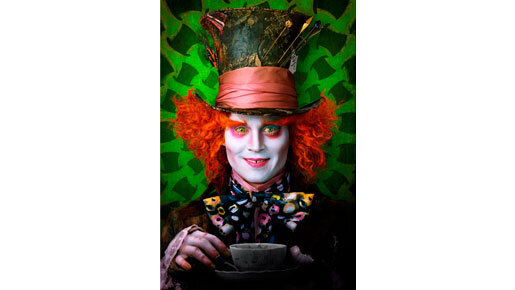 ジョニー・デップの強烈“帽子屋”初公開！　映画版「不思議の国のアリス」で鍵握る