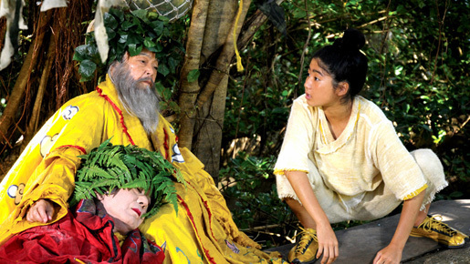 これぞ真夏の夜の夢？　“沖縄のおばあ”平良とみも登場！　東京が沖縄一色に染まる