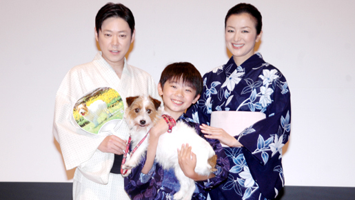阿部サダヲ、自分よりも大人っぽい“息子”に脱帽！　鈴木京香と親子3人浴衣で登場