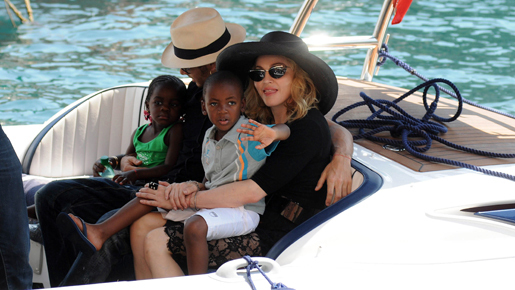 マドンナ、51歳の誕生日に22歳の恋人を泣かした!?