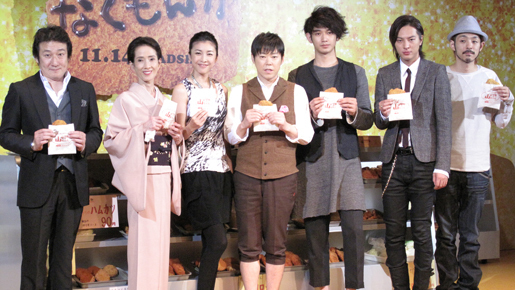 竹内結子が阿部サダヲに“襲われ”て股間蹴りをキメた!?　『なくもんか』会見