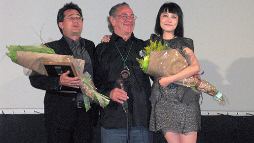 菊地凛子、流暢な英語で「ワイン大好き」　『サイドウェイズ』、本場ナパで大盛況