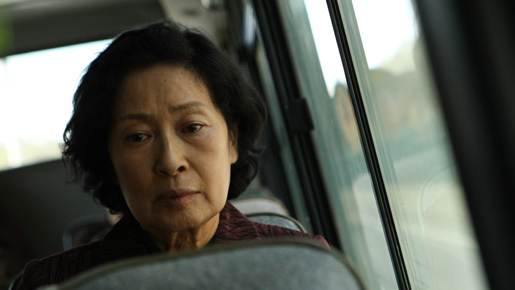 韓国の鬼才×“母”×四天王が見事に融和　最後まで目が離せない『母なる証明』