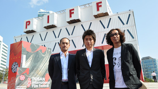 藤原竜也、大酒での歓迎に笑顔　“抑制”効かせた『パレード』を釜山にて披露！