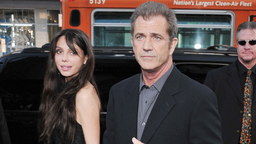 メル・ギブソンとロシア人の恋人に女児誕生