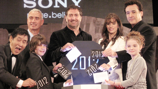 パニック大作『2012』プレミアで子役女優のご愛嬌＆欽ちゃんのギャグ爆発!?