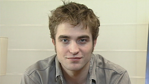 ロバート・パティンソンから動画メッセージ到着！　女性ファンに大人気の気分は？