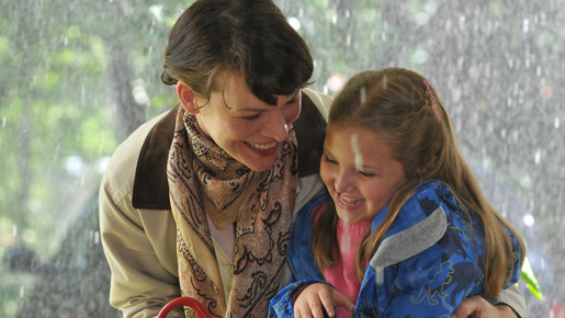 ミラ・ジョヴォヴィッチ、映画でしっかり“母”の顔に！　主演2作品が立て続けに公開