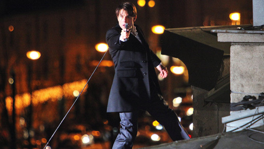 47歳トム・クルーズ、頭上120メートルで貫禄アクション！　次なる目的地は…？