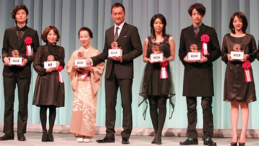 助演男優賞の瑛太に阿部サダヲ「いいな」、鶴瓶「この辱めを…」　報知映画賞授賞式