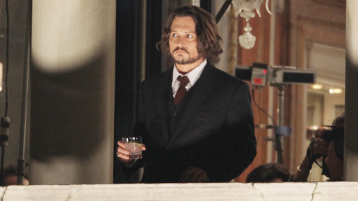 ジョニー・デップ、計画していた友人のバンド・ツアーへの飛び入り参加を断念