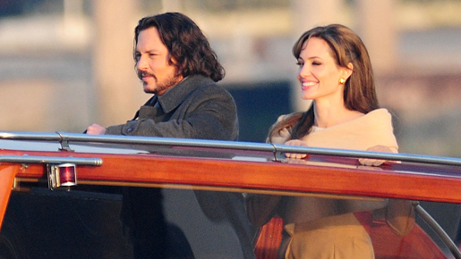 ついにジョニー＆アンジーがツーショットで登場！　ヴェネチアでの新作撮影は順調