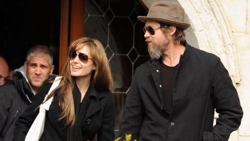 来日中のジョニーの留守宅に、ブランジェリーナ家が訪問