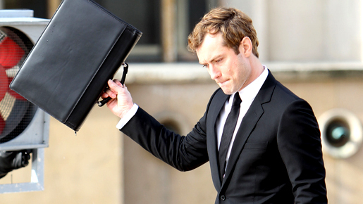 ジュード・ロウ、ディオールのフレグランスCM撮影でパリに