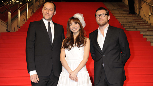 サム・ワーシントン、優木まおみのホメ言葉に2日連続で赤面