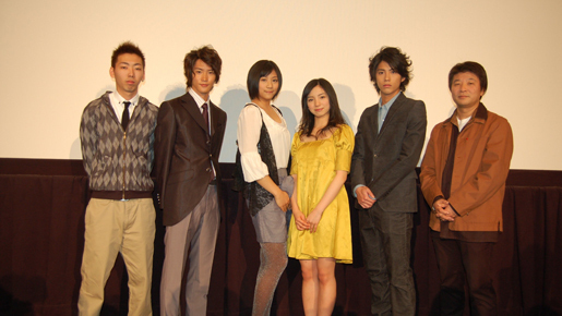 入来茉里が過酷な“船酔い”撮影中、賀来賢人は…？　『海の金魚』初日舞台挨拶