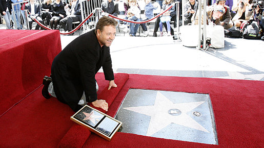 ラッセル・クロウがハリウッド殿堂入り。最新作で演じたロビン･フッドは「タイツなし！」