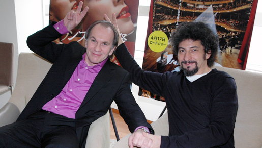 言葉通じなくても蹴り合う仲？　『オーケストラ！』動画インタビュー！