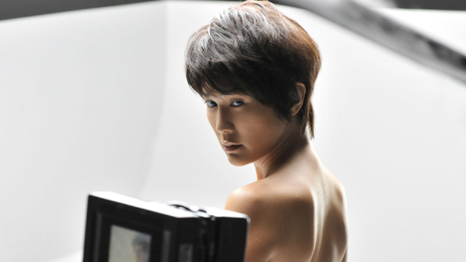 このイケメンの正体は…？　はるな愛、20年ぶりの“男装”披露！