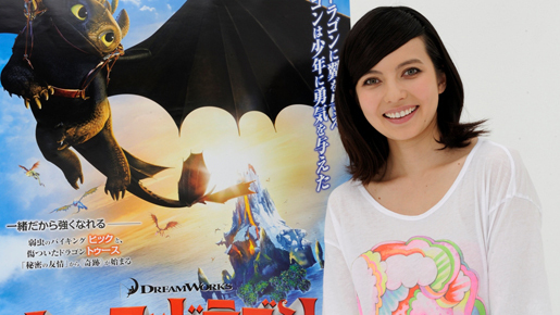 ベッキー『ヒックとドラゴン』イメージソングに決定！　動画インタビューも到着