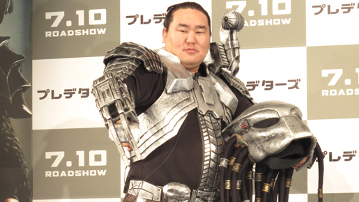 朝青龍　“ネット銃”を手に恨み節噴射「新聞記者いない？」