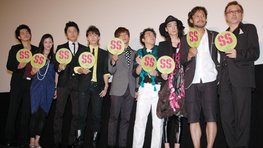 小出恵介らが突如、“監督”小栗旬を胴上げ！　