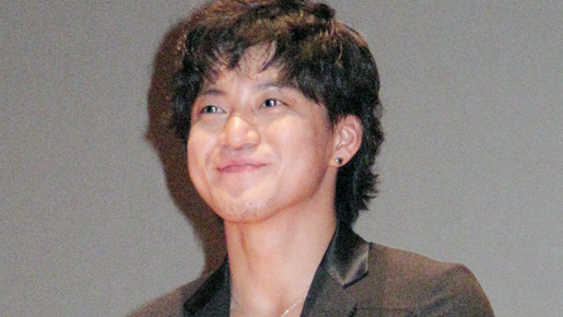 小栗旬が初訪韓　空港に200人　舞台挨拶に650人殺到