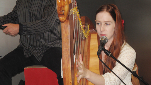 『アリエッティ』フランス人歌手・セシルが渋谷アップルストアに登場