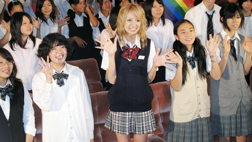 南明奈、久々に制服で授業も先生に指され困った！